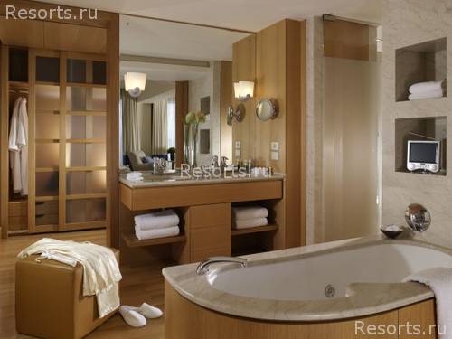 Amphitryon Hotel 7